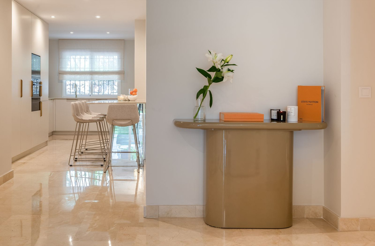 3 Bed Apartment for sale in Sierra Blanca Costa Del Sol, Málaga, Spain