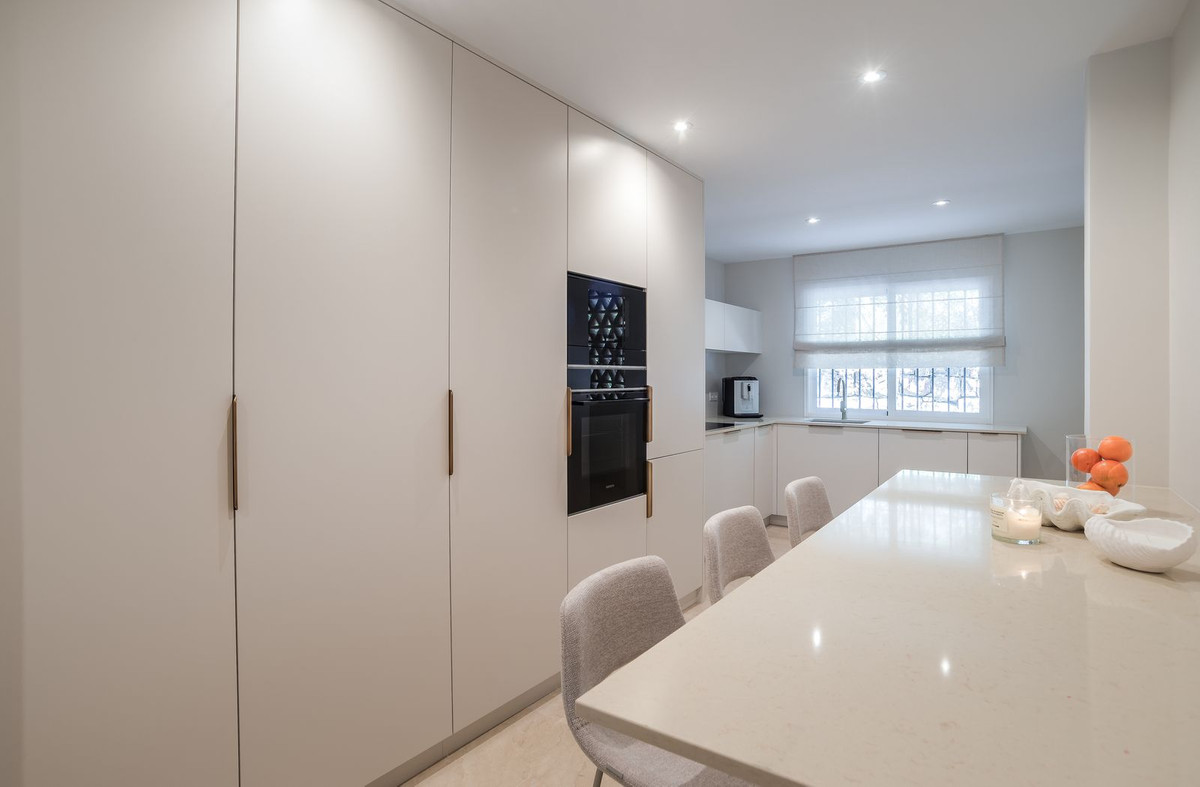 3 Bed Apartment for sale in Sierra Blanca Costa Del Sol, Málaga, Spain
