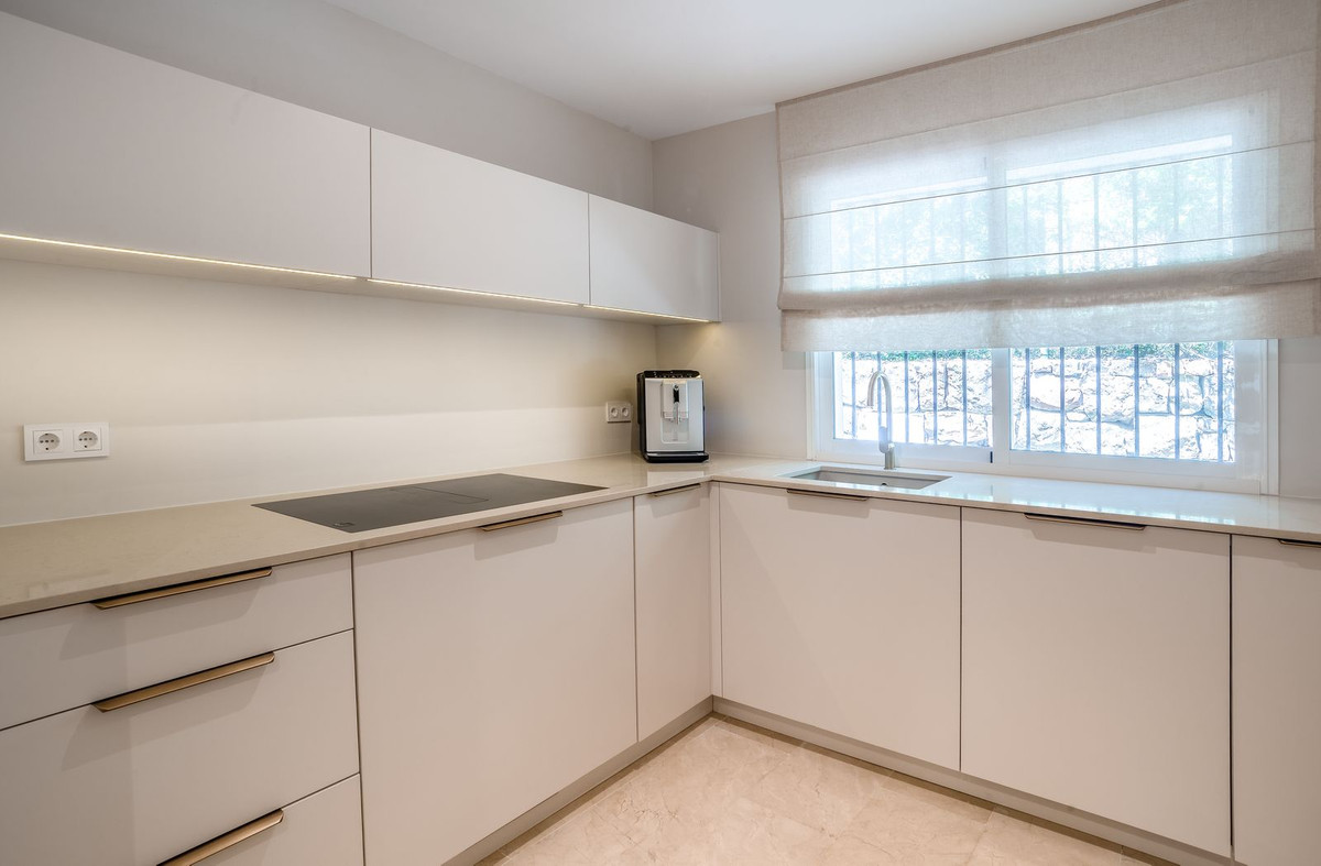 3 Bed Apartment for sale in Sierra Blanca Costa Del Sol, Málaga, Spain