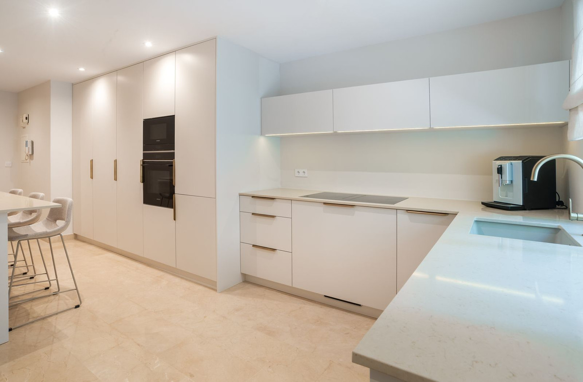 3 Bed Apartment for sale in Sierra Blanca Costa Del Sol, Málaga, Spain