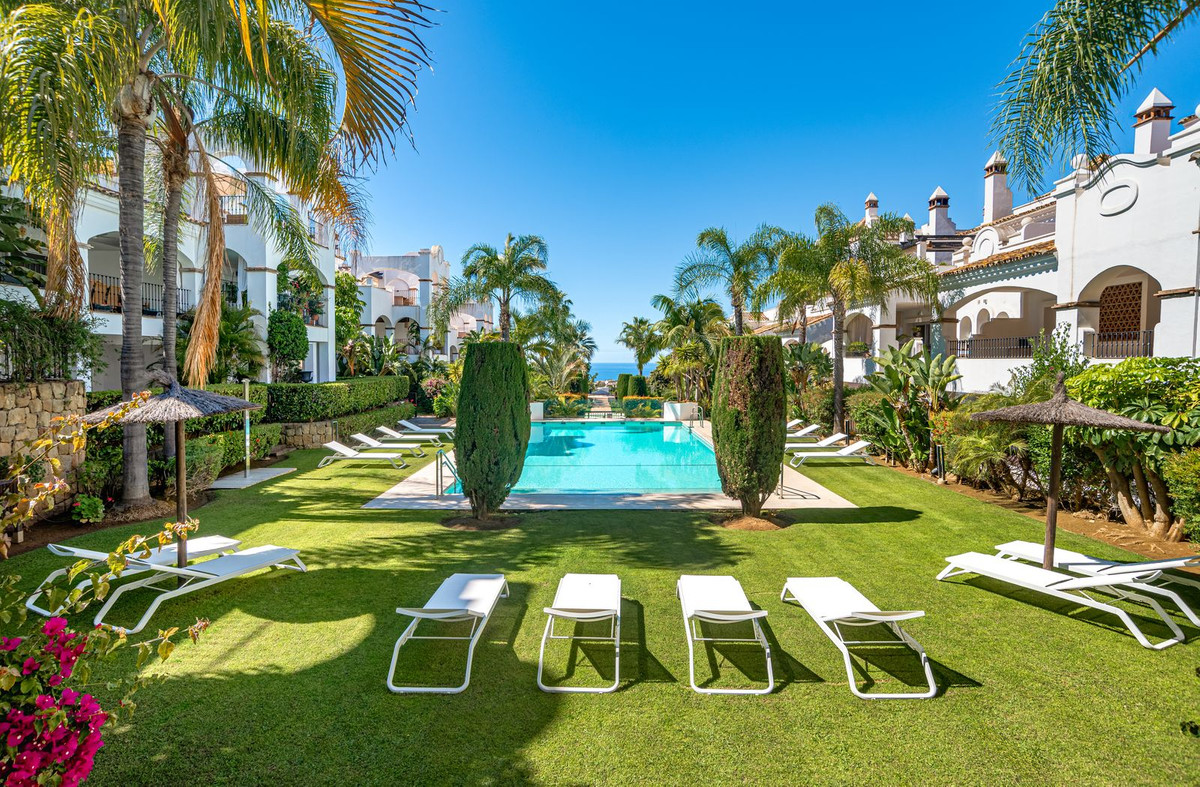 3 Bed Apartment for sale in Sierra Blanca Costa Del Sol, Málaga, Spain