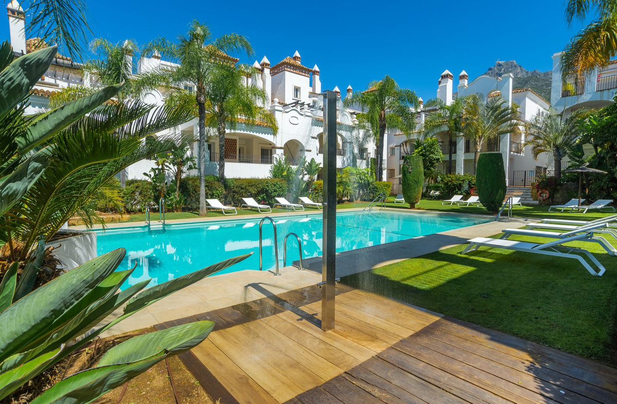 3 Bed Apartment for sale in Sierra Blanca Costa Del Sol, Málaga, Spain