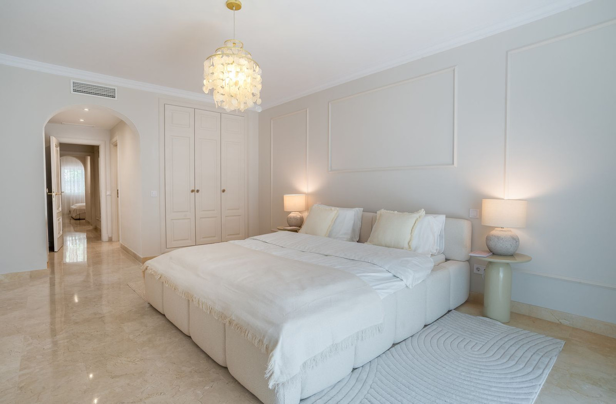 3 Bed Apartment for sale in Sierra Blanca Costa Del Sol, Málaga, Spain