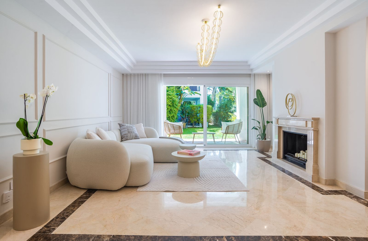 3 Bed Apartment for sale in Sierra Blanca Costa Del Sol, Málaga, Spain