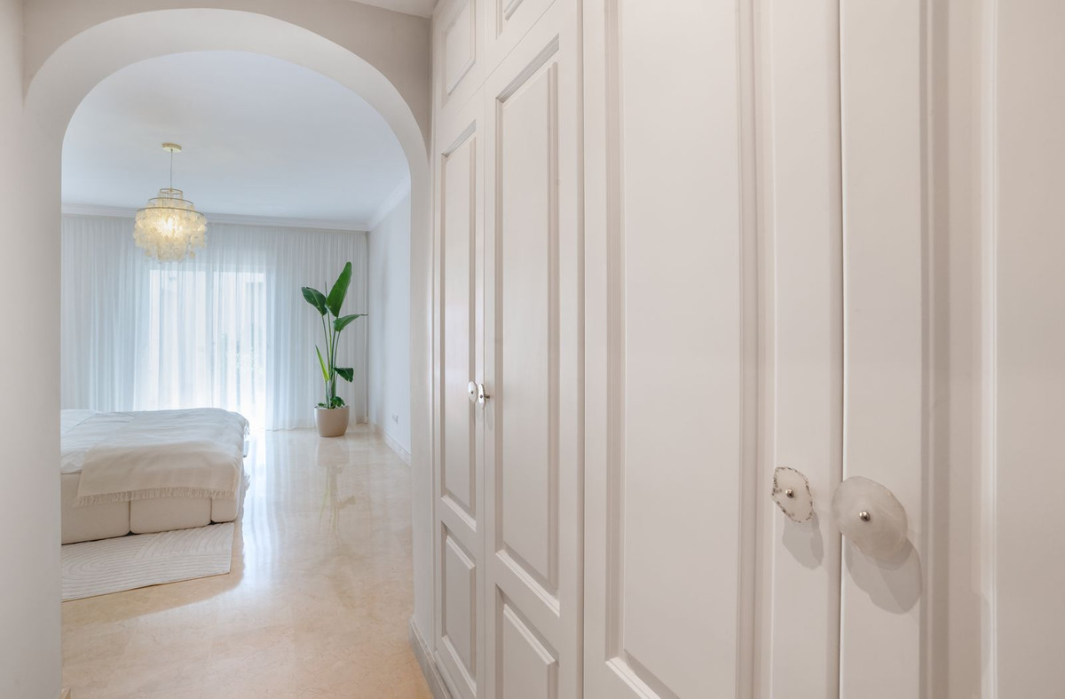 3 Bed Apartment for sale in Sierra Blanca Costa Del Sol, Málaga, Spain