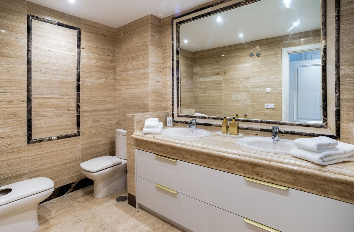 3 Bed Apartment for sale in Sierra Blanca Costa Del Sol, Málaga, Spain