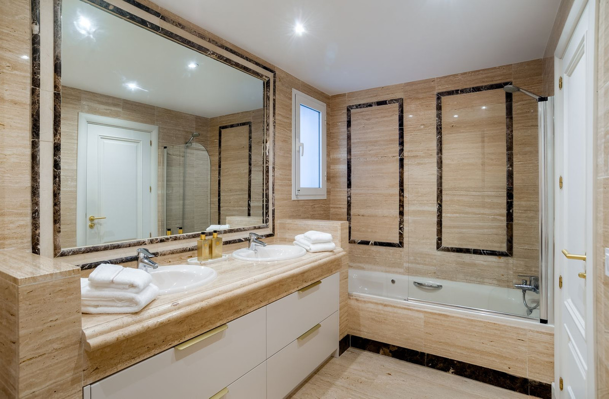 3 Bed Apartment for sale in Sierra Blanca Costa Del Sol, Málaga, Spain