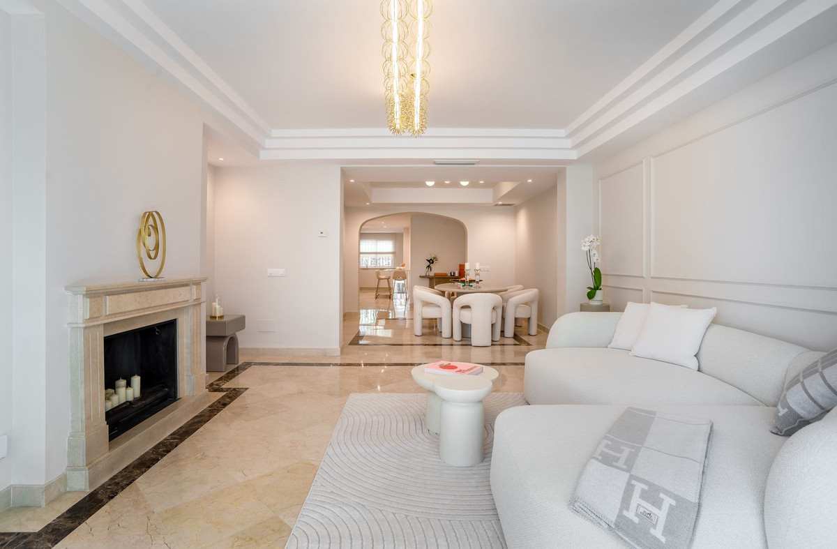 3 Bed Apartment for sale in Sierra Blanca Costa Del Sol, Málaga, Spain