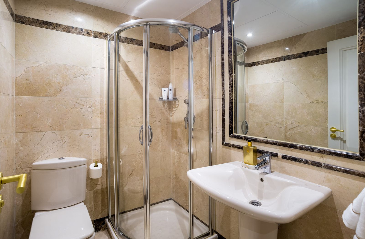 3 Bed Apartment for sale in Sierra Blanca Costa Del Sol, Málaga, Spain
