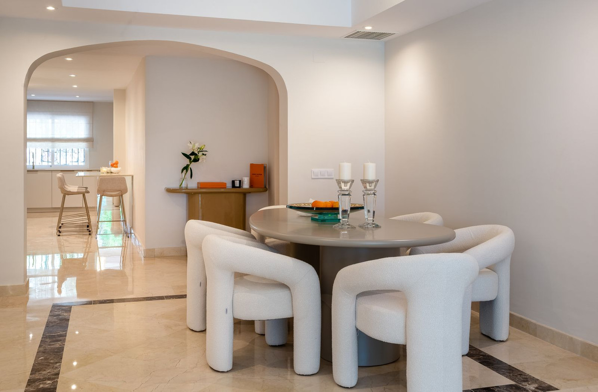3 Bed Apartment for sale in Sierra Blanca Costa Del Sol, Málaga, Spain