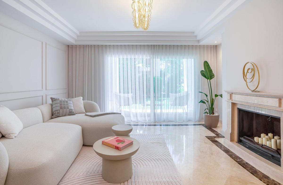 3 Bed Apartment for sale in Sierra Blanca Costa Del Sol, Málaga, Spain