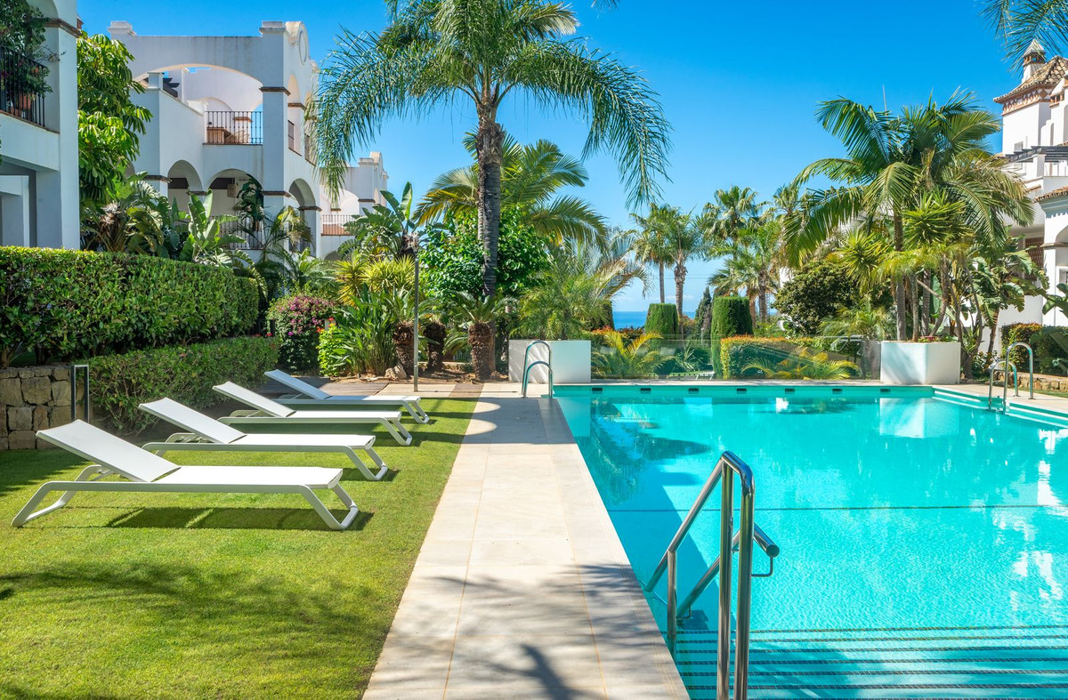 3 Bed Apartment for sale in Sierra Blanca Costa Del Sol, Málaga, Spain