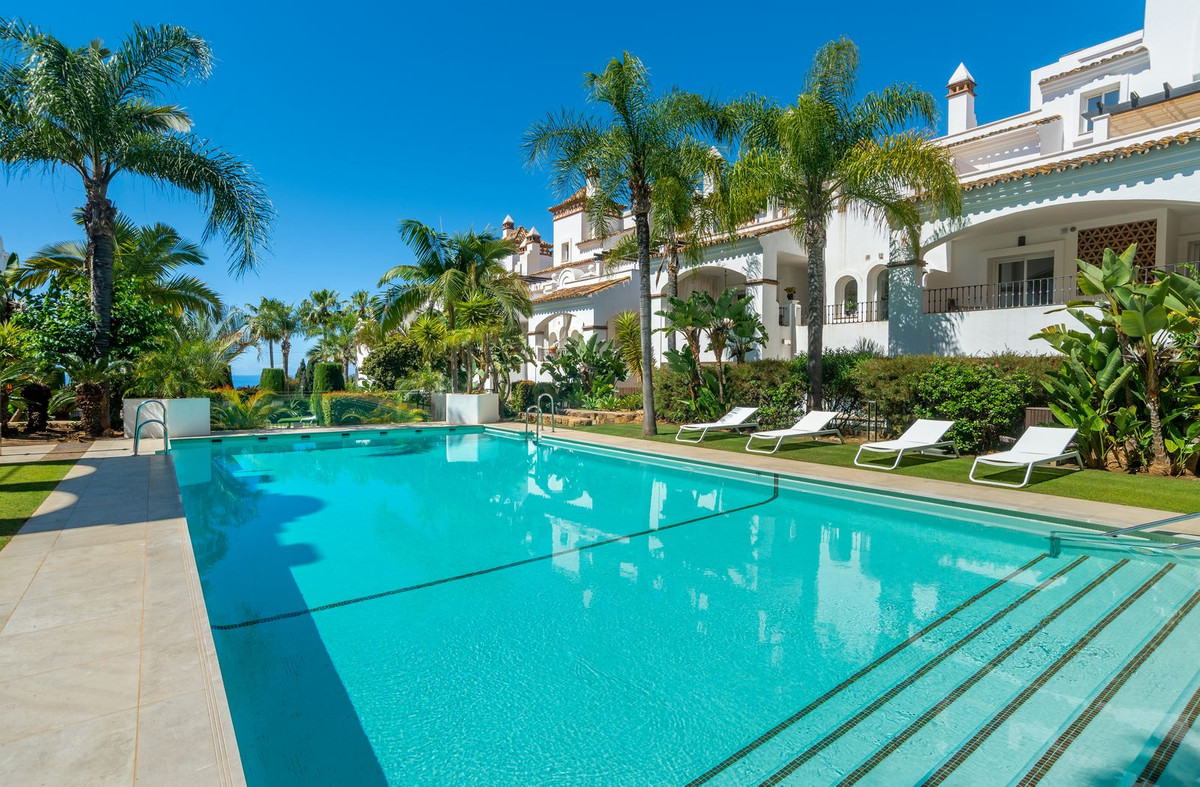 3 Bed Apartment for sale in Sierra Blanca Costa Del Sol, Málaga, Spain