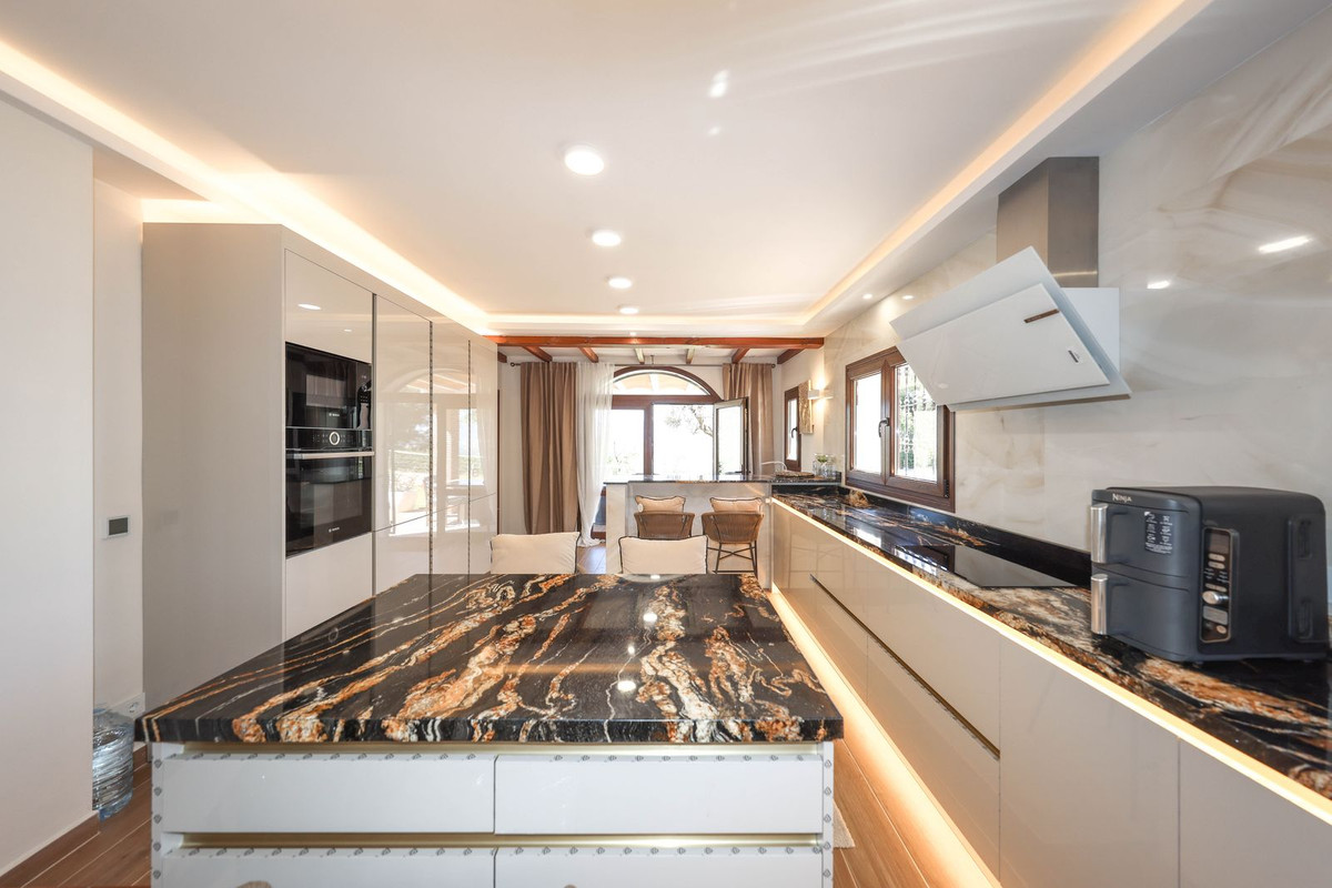 4 Bed Townhouse for sale in Guaro Costa Del Sol, Málaga, Spain