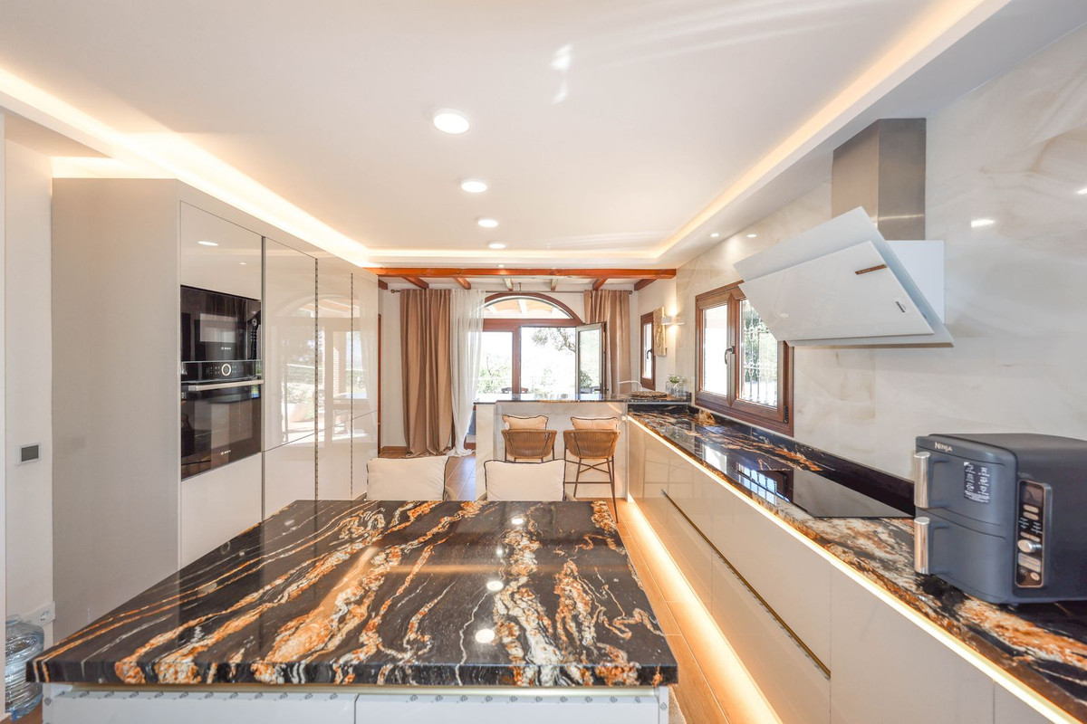 4 Bed Townhouse for sale in Guaro Costa Del Sol, Málaga, Spain