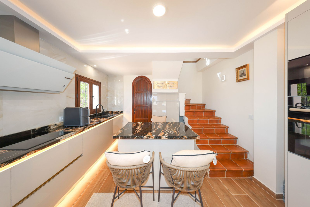 4 Bed Townhouse for sale in Guaro Costa Del Sol, Málaga, Spain