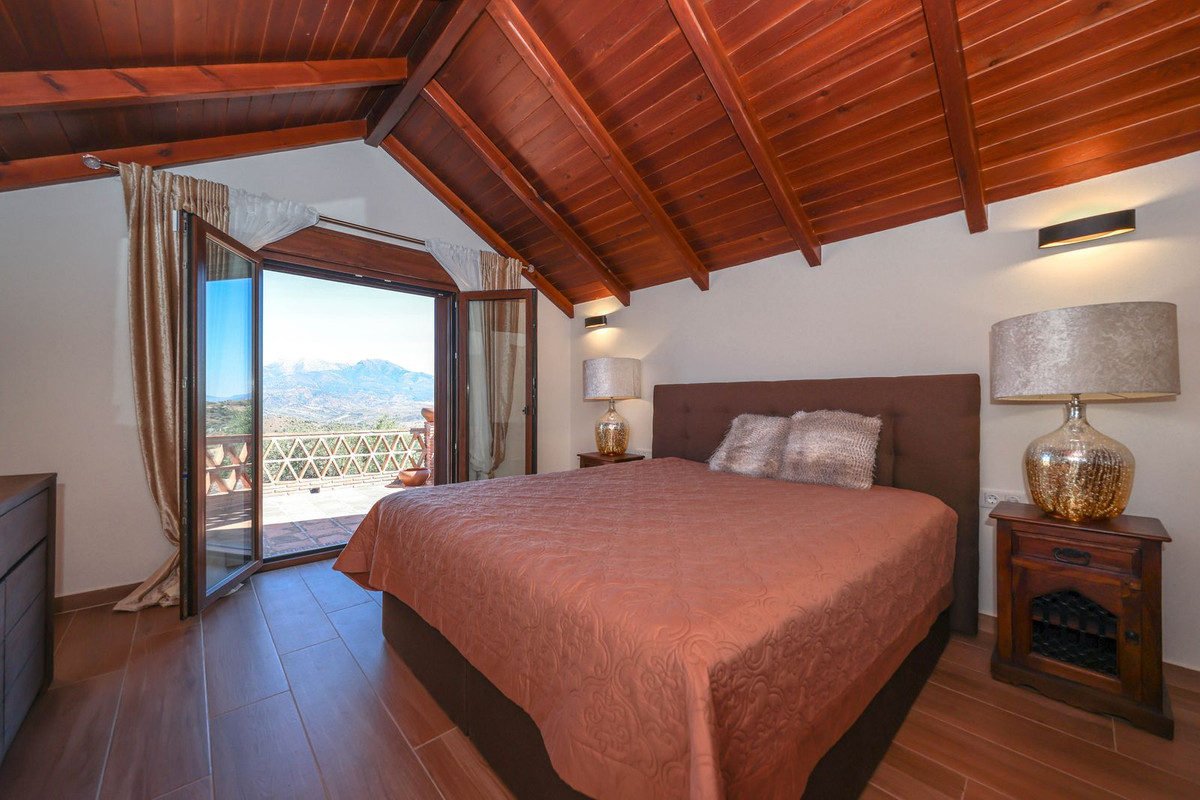 4 Bed Townhouse for sale in Guaro Costa Del Sol, Málaga, Spain