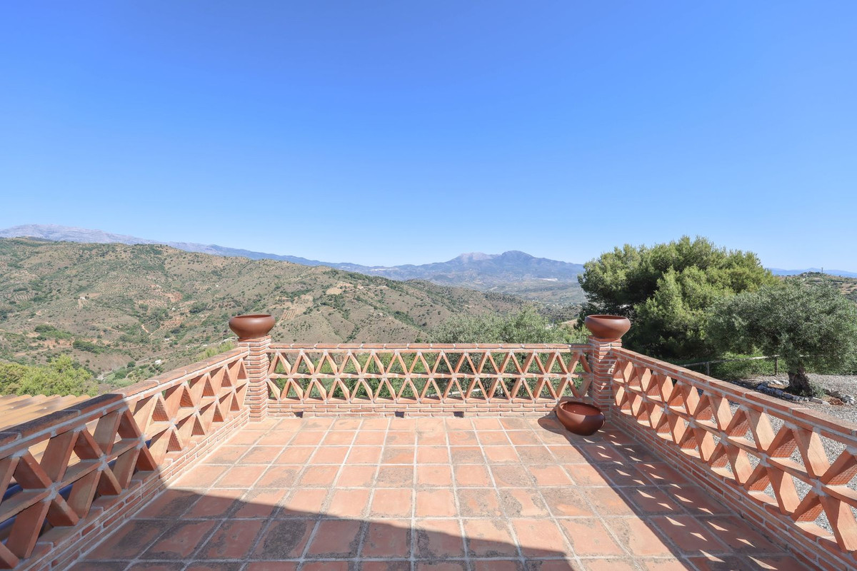 4 Bed Townhouse for sale in Guaro Costa Del Sol, Málaga, Spain