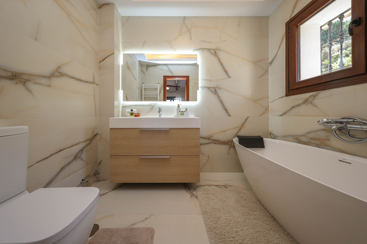 4 Bed Townhouse for sale in Guaro Costa Del Sol, Málaga, Spain