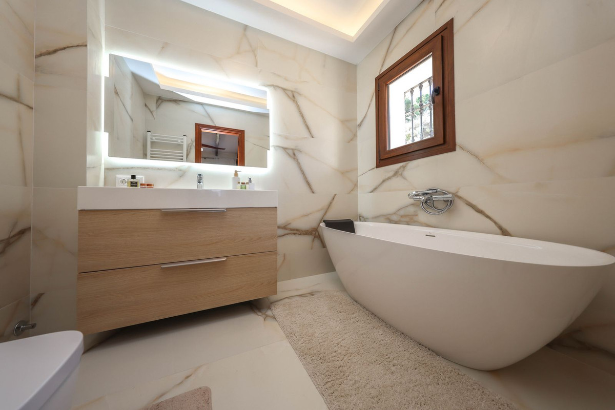 4 Bed Townhouse for sale in Guaro Costa Del Sol, Málaga, Spain
