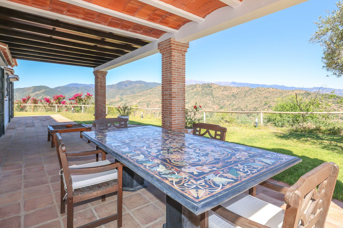 4 Bed Townhouse for sale in Guaro Costa Del Sol, Málaga, Spain