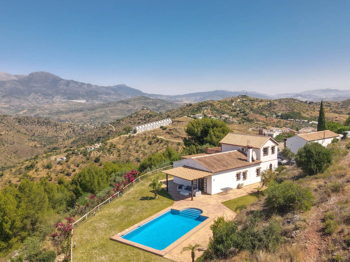 4 Bed Townhouse for sale in Guaro Costa Del Sol, Málaga, Spain