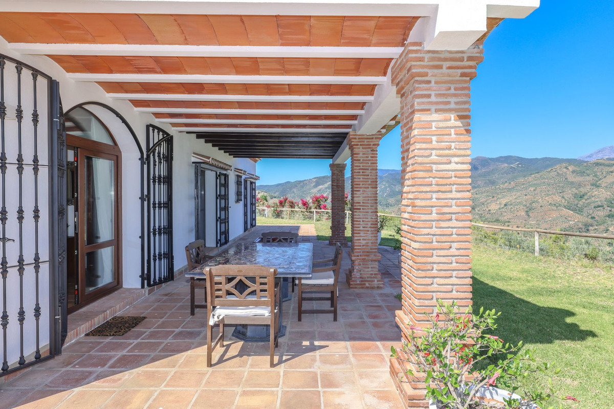 4 Bed Townhouse for sale in Guaro Costa Del Sol, Málaga, Spain