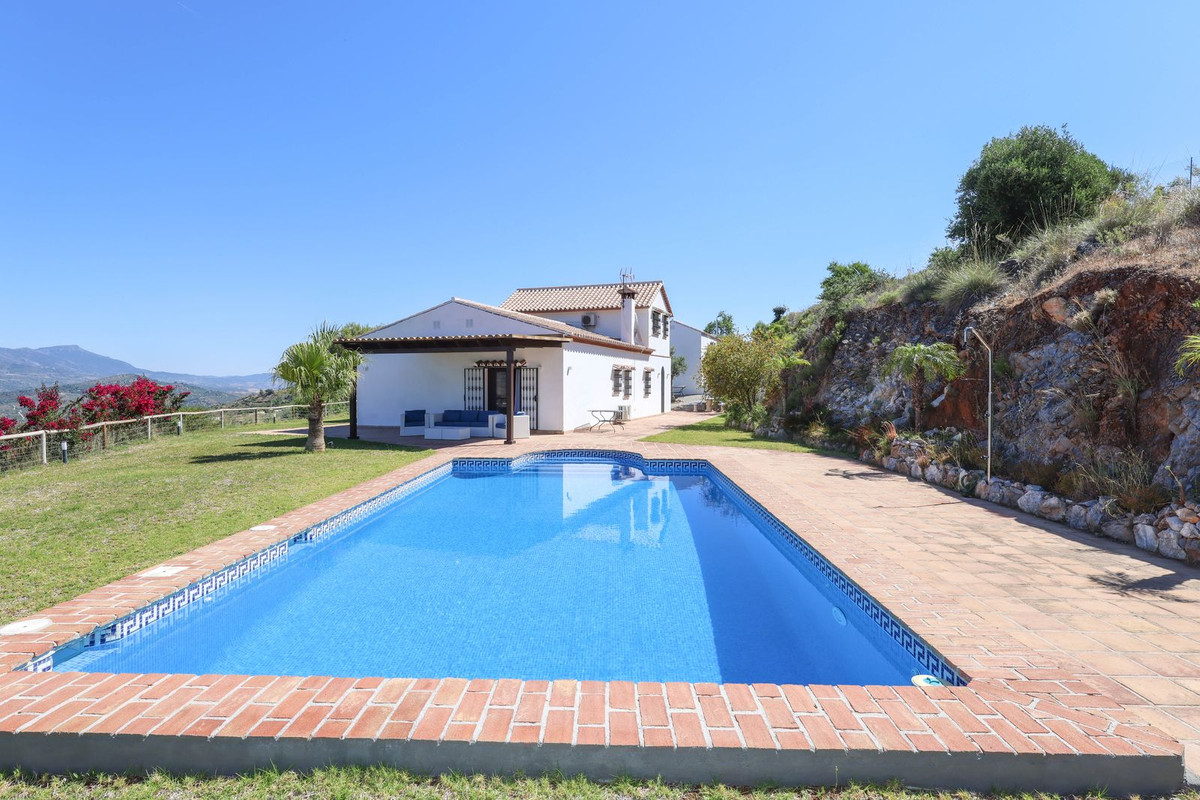 4 Bed Townhouse for sale in Guaro Costa Del Sol, Málaga, Spain