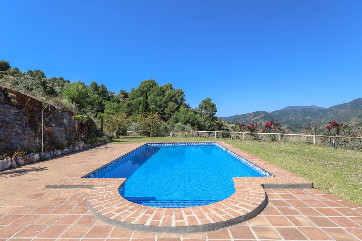 4 Bed Townhouse for sale in Guaro Costa Del Sol, Málaga, Spain