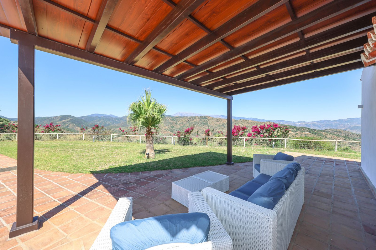 4 Bed Townhouse for sale in Guaro Costa Del Sol, Málaga, Spain