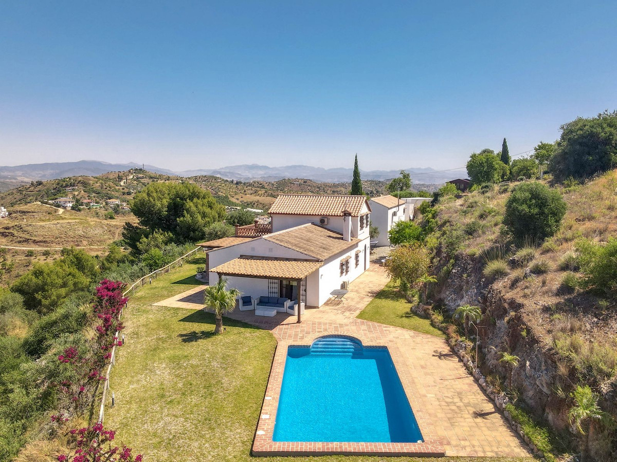 4 Bed Townhouse for sale in Guaro Costa Del Sol, Málaga, Spain