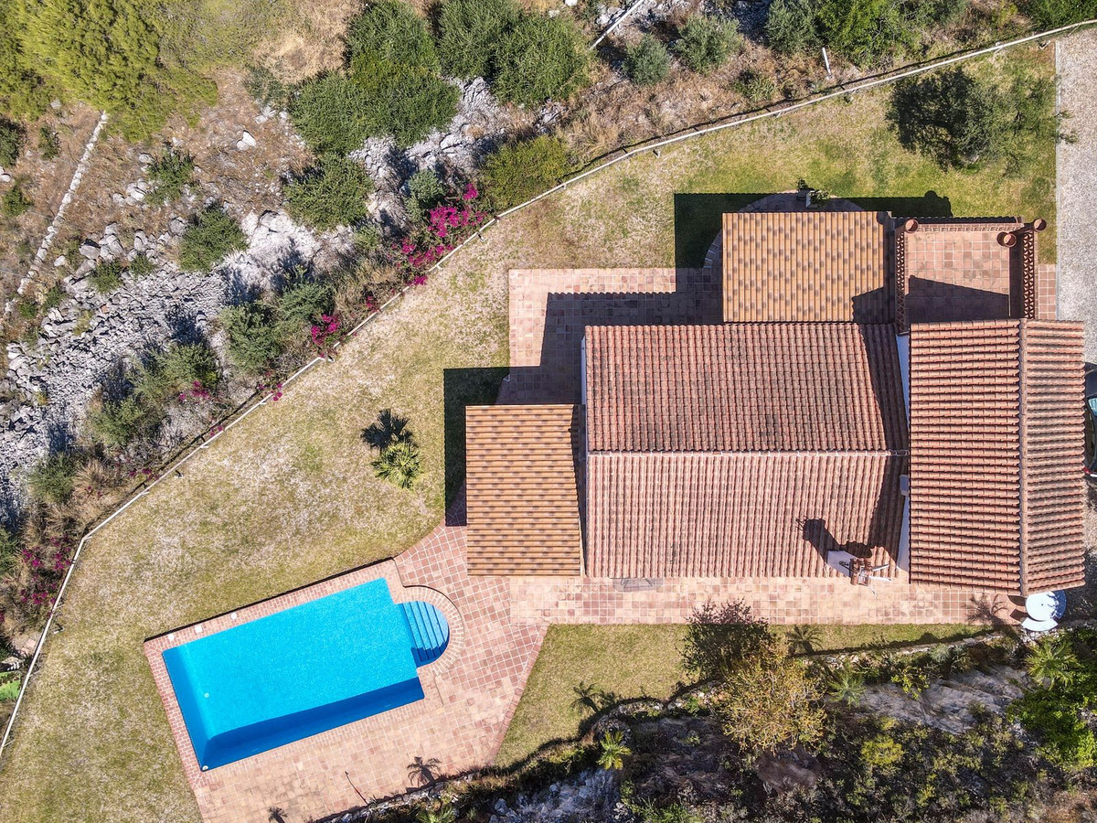 4 Bed Townhouse for sale in Guaro Costa Del Sol, Málaga, Spain