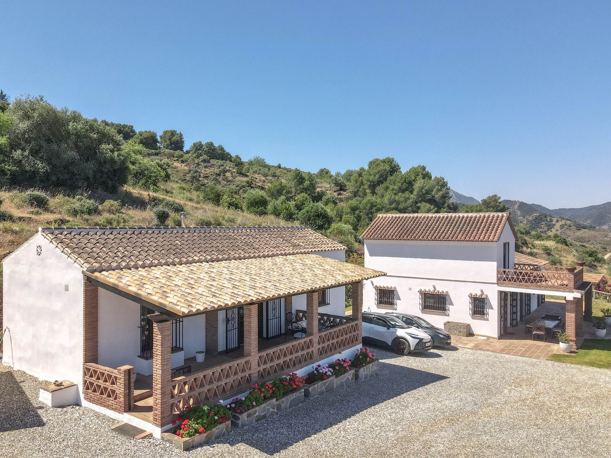 4 Bed Townhouse for sale in Guaro Costa Del Sol, Málaga, Spain