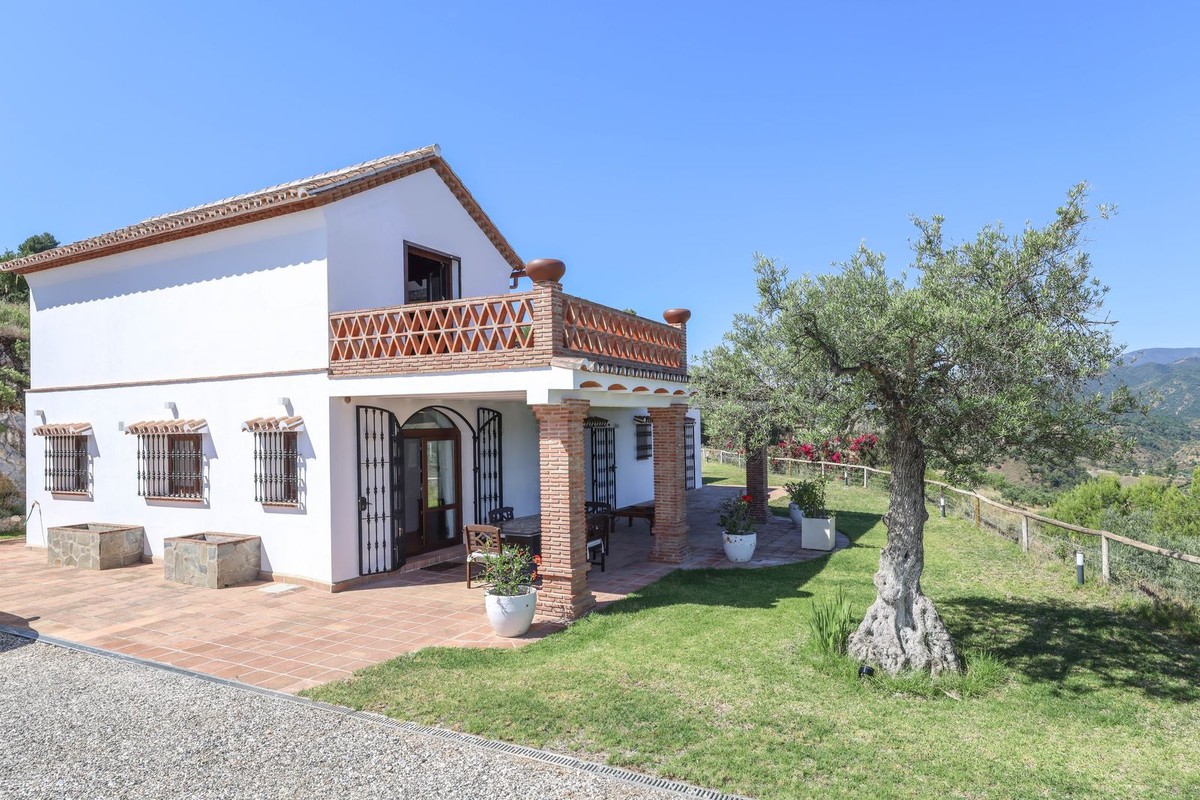 4 Bed Townhouse for sale in Guaro Costa Del Sol, Málaga, Spain