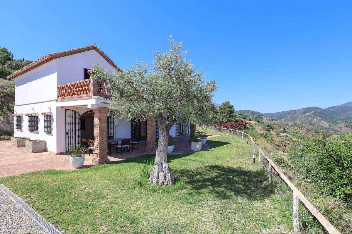 4 Bed Townhouse for sale in Guaro Costa Del Sol, Málaga, Spain