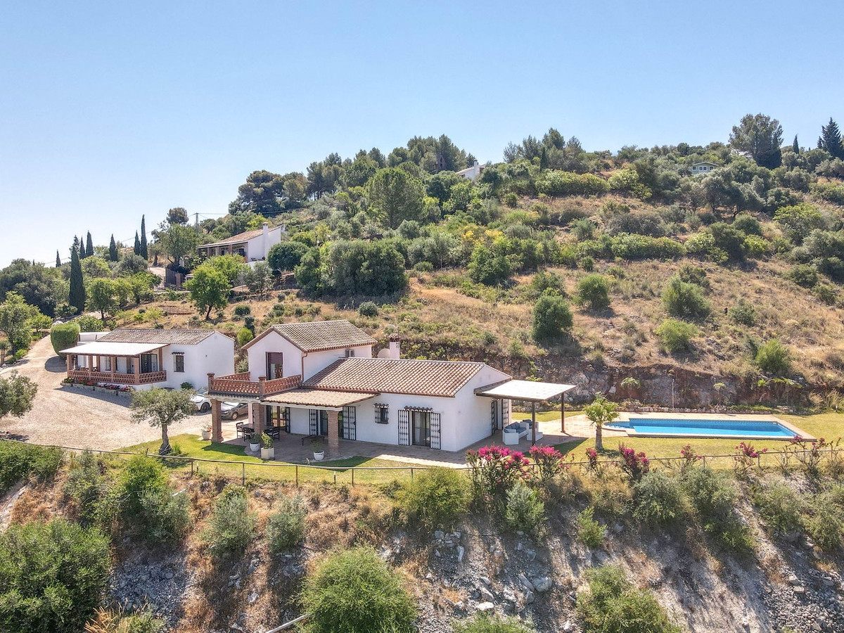 4 Bed Townhouse for sale in Guaro Costa Del Sol, Málaga, Spain