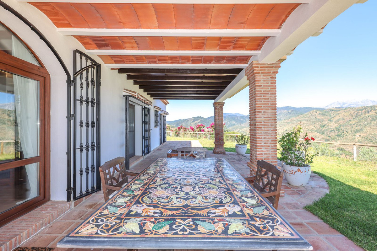 4 Bed Townhouse for sale in Guaro Costa Del Sol, Málaga, Spain