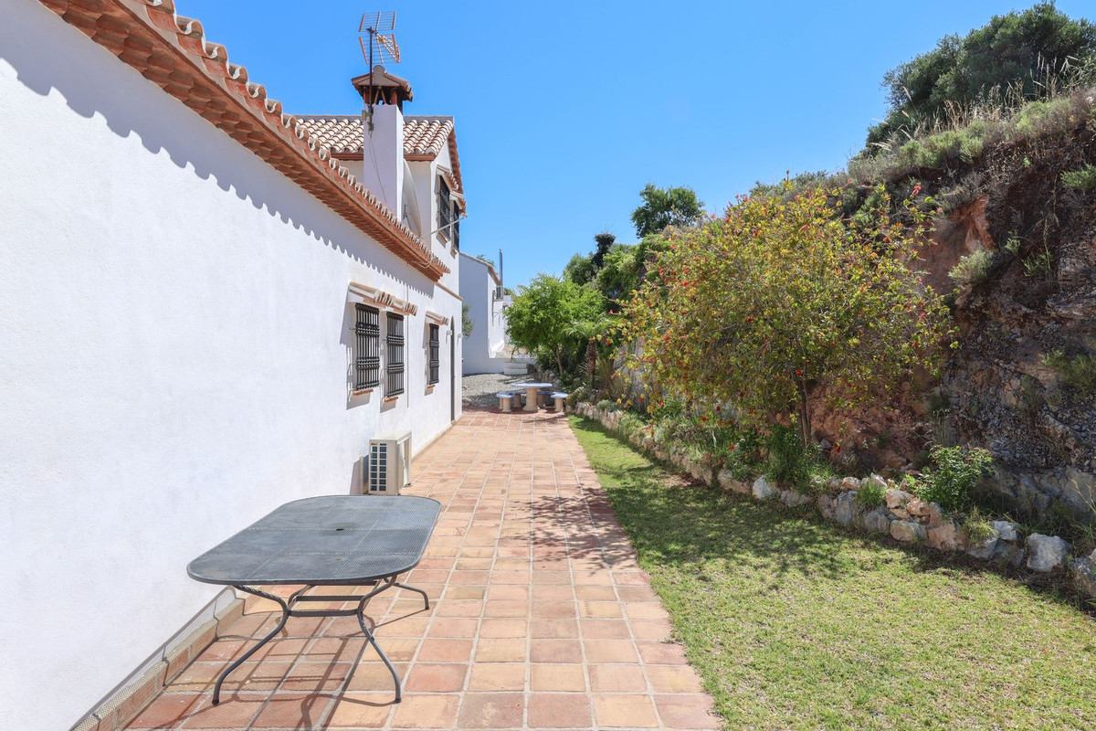 4 Bed Townhouse for sale in Guaro Costa Del Sol, Málaga, Spain