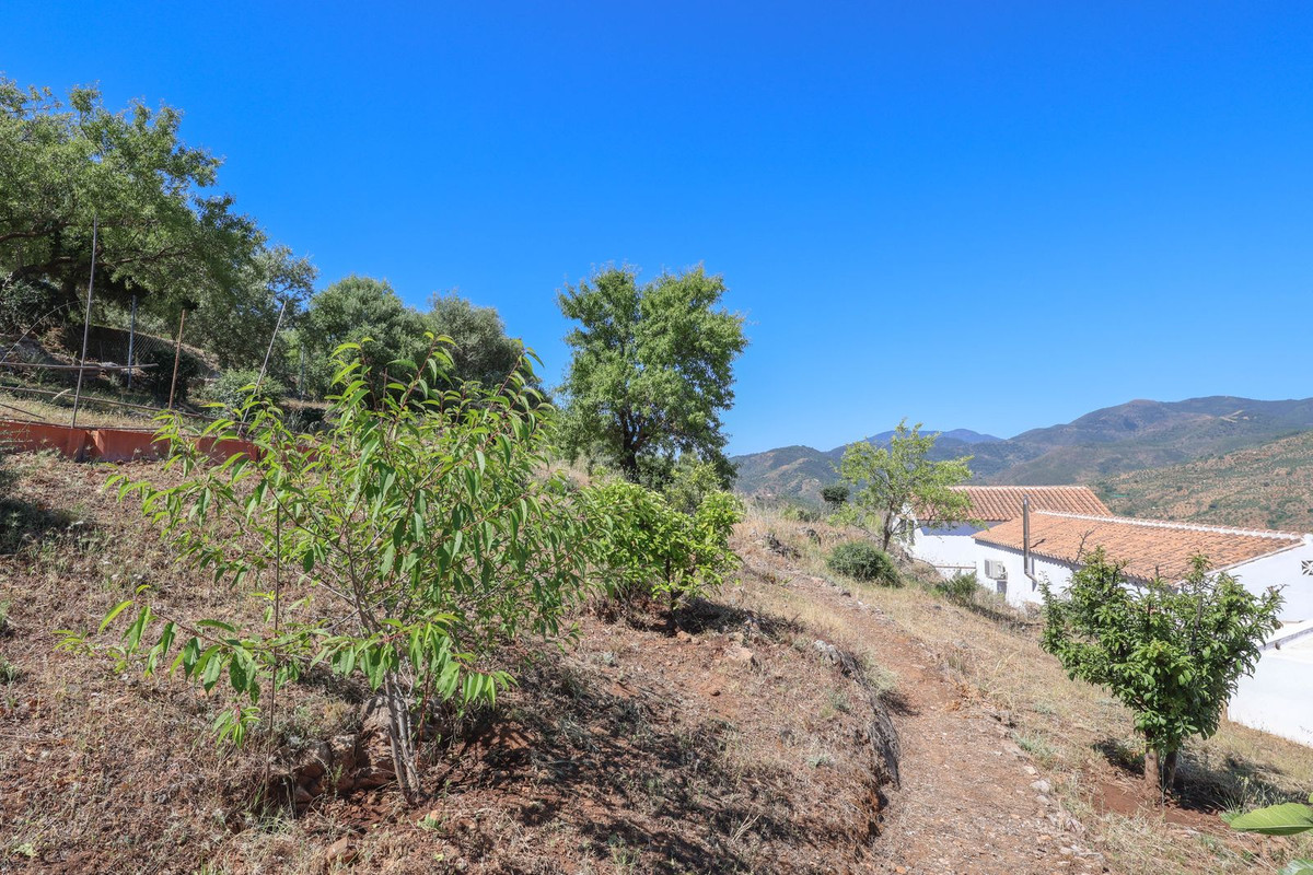 4 Bed Townhouse for sale in Guaro Costa Del Sol, Málaga, Spain