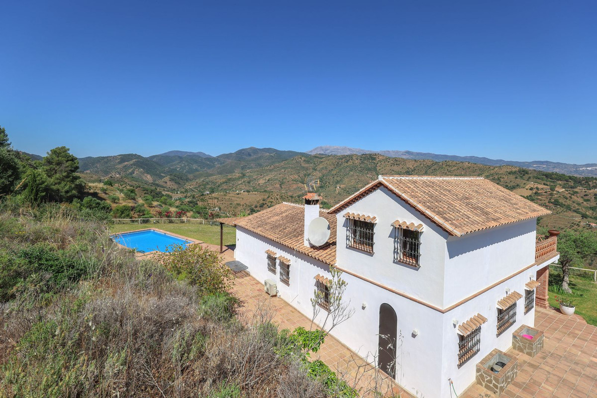 4 Bed Townhouse for sale in Guaro Costa Del Sol, Málaga, Spain