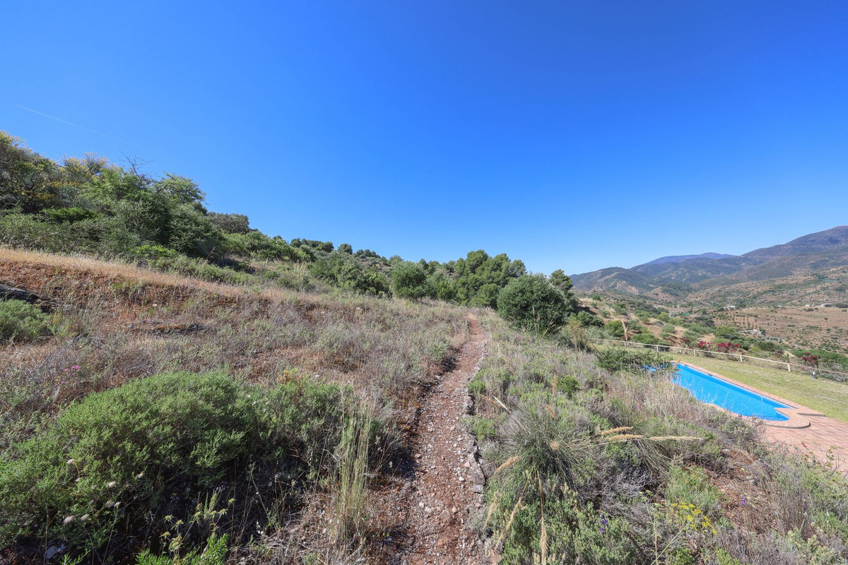 4 Bed Townhouse for sale in Guaro Costa Del Sol, Málaga, Spain