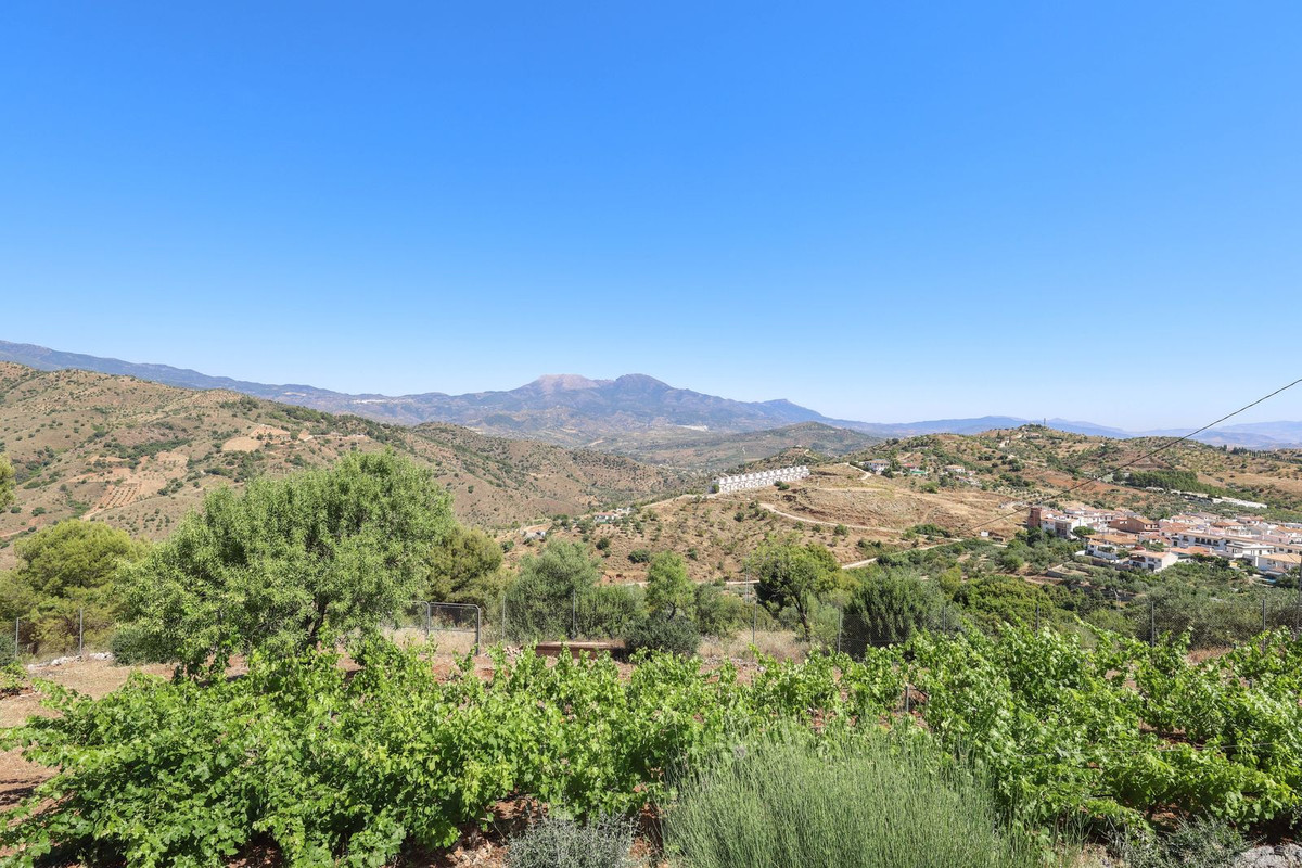 4 Bed Townhouse for sale in Guaro Costa Del Sol, Málaga, Spain