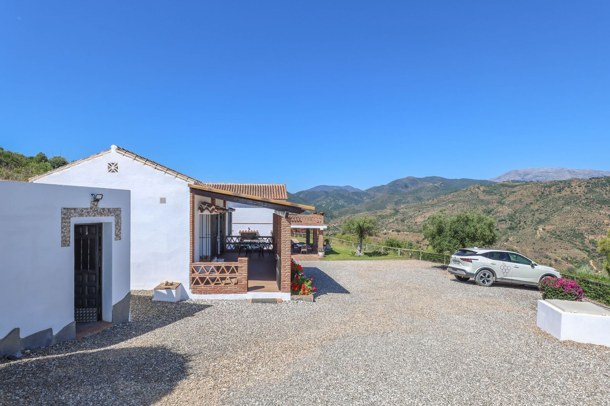 4 Bed Townhouse for sale in Guaro Costa Del Sol, Málaga, Spain