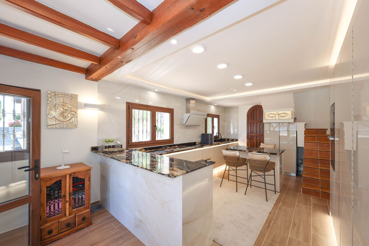 4 Bed Townhouse for sale in Guaro Costa Del Sol, Málaga, Spain