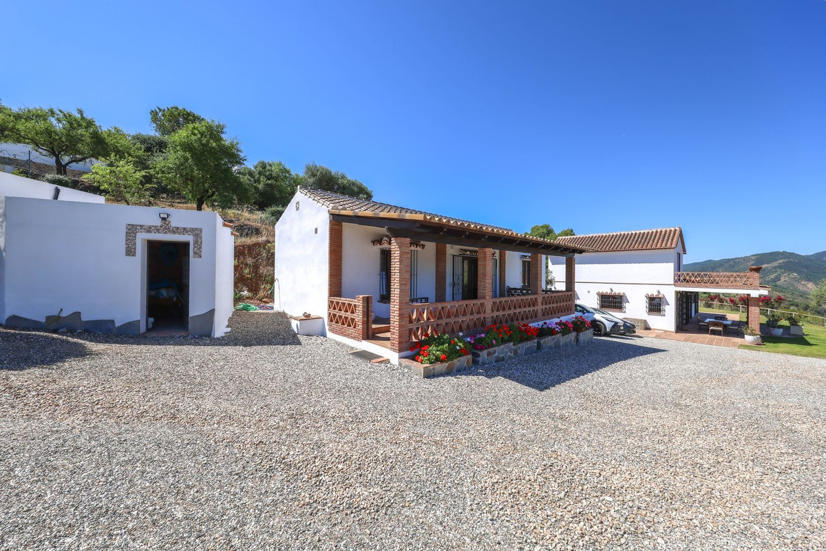 4 Bed Townhouse for sale in Guaro Costa Del Sol, Málaga, Spain
