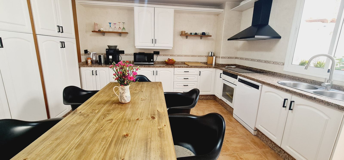 8 Bed Townhouse for sale in Antequera Costa Del Sol, Málaga, Spain