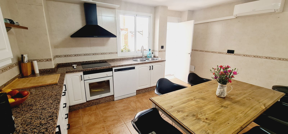 8 Bed Townhouse for sale in Antequera Costa Del Sol, Málaga, Spain