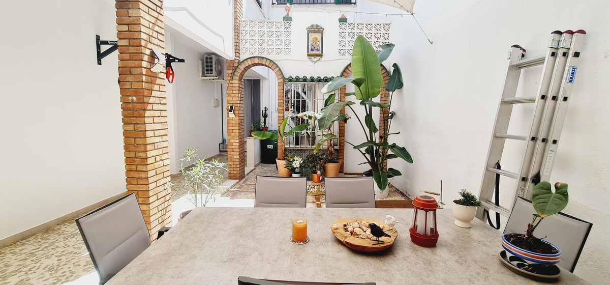 8 Bed Townhouse for sale in Antequera Costa Del Sol, Málaga, Spain
