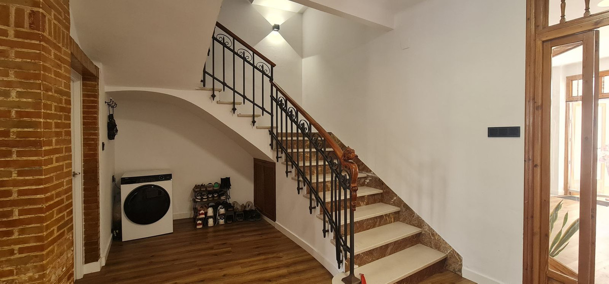 8 Bed Townhouse for sale in Antequera Costa Del Sol, Málaga, Spain