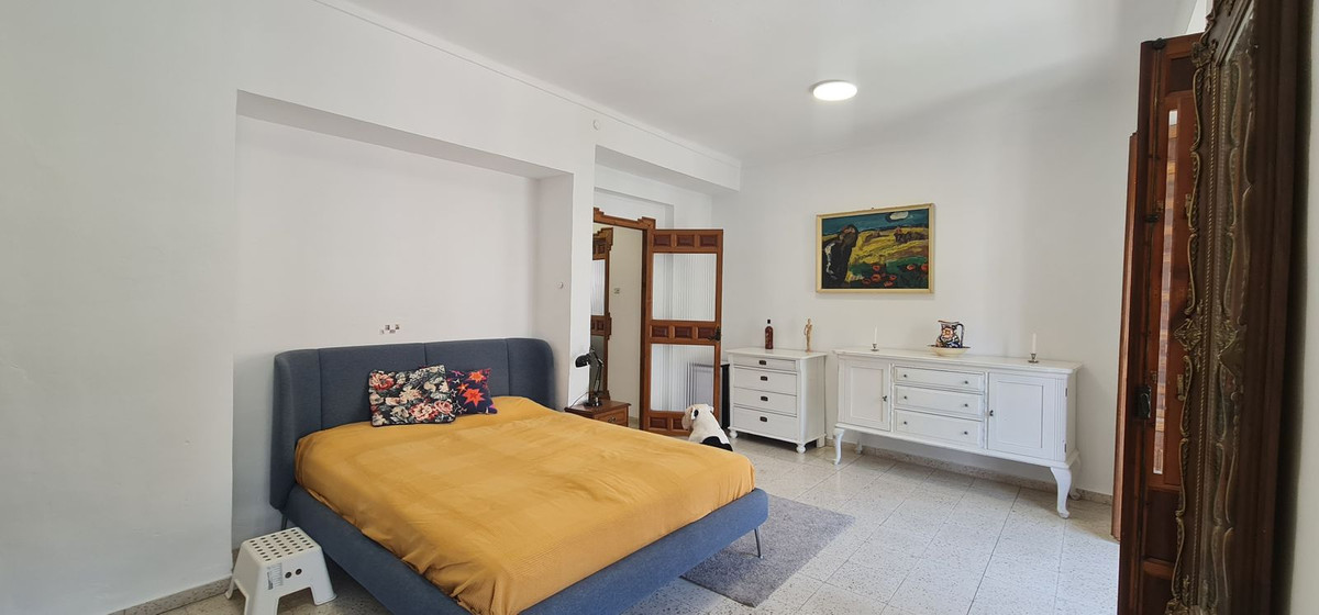8 Bed Townhouse for sale in Antequera Costa Del Sol, Málaga, Spain